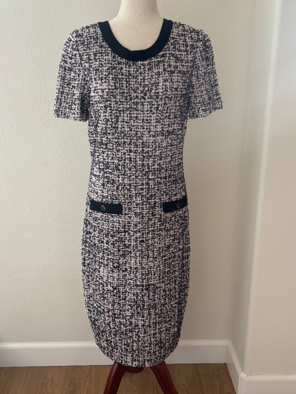 St. John Collection tweed sheath midi dress size 8 wool blend black white pink